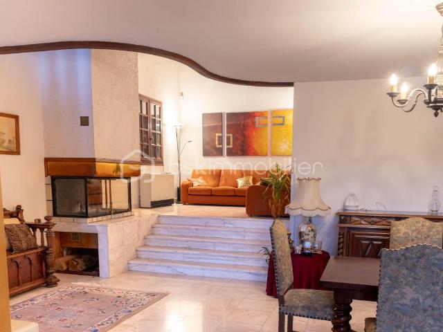 Sainte Radegonde, 5 chambres, piscine, grand terrain et garage