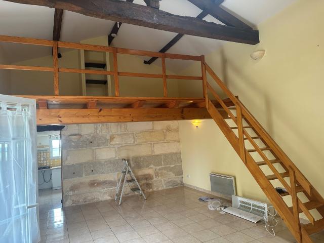 Saintes Rive gauche. Maison d'environ 55 m2 compre