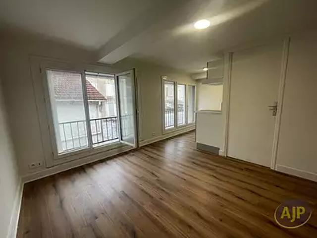 Saintes 17100 Achat / Vente appartement 2 pièces t2 au dernier étage