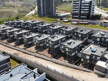 SAKA VİLLA SİTESİNDE SATILIK 6+2 VİLLA