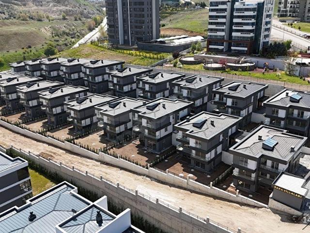 ALACAATLI MAH. SAKA VİLLA SİTESİNDE SATILIK 6+2 VİLLA