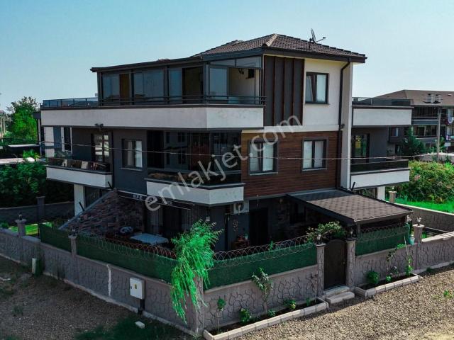 Sakaray Karasu'da Havuzlu Teraslı 3+1 Satılık Villa