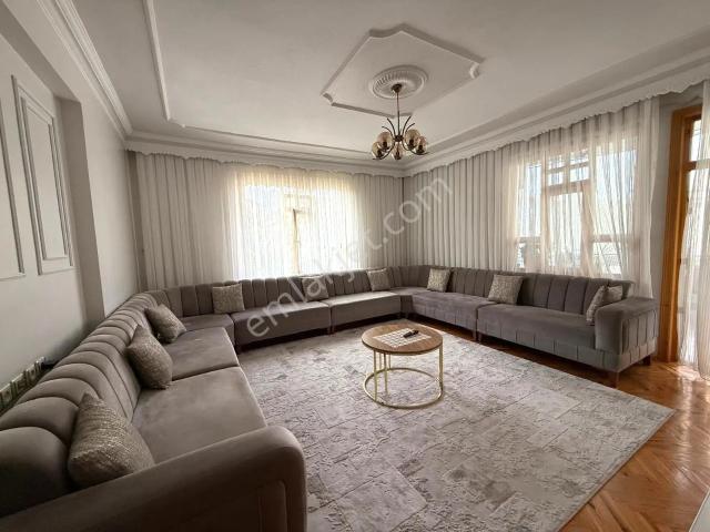 Sakarya Mahallesi'nde Geniş Ve Kullanışlı 3+1 Satılık Daire