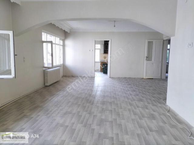 Sakarya Merkezde Kiralık 3+1 Geniş Daire.