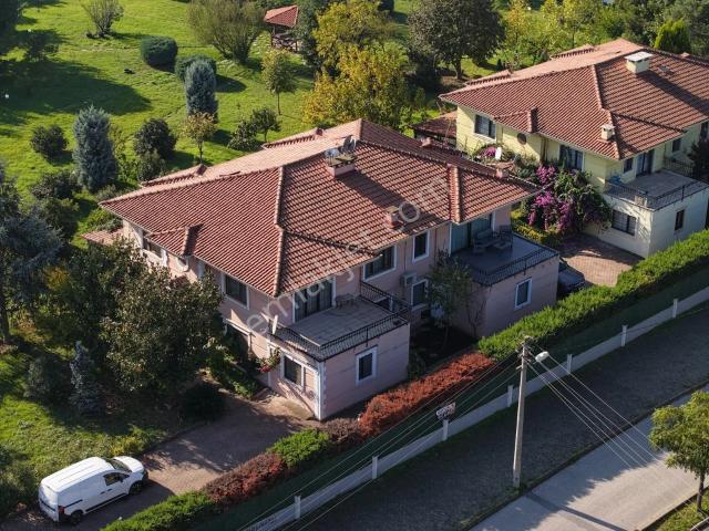 Sakarya Çark Konaklarında Satılık: 4+1, Lüks Villa