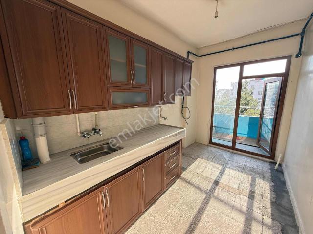 Sakarya Cad. Sarı Park Yanı 3+1 Kiralık Daire