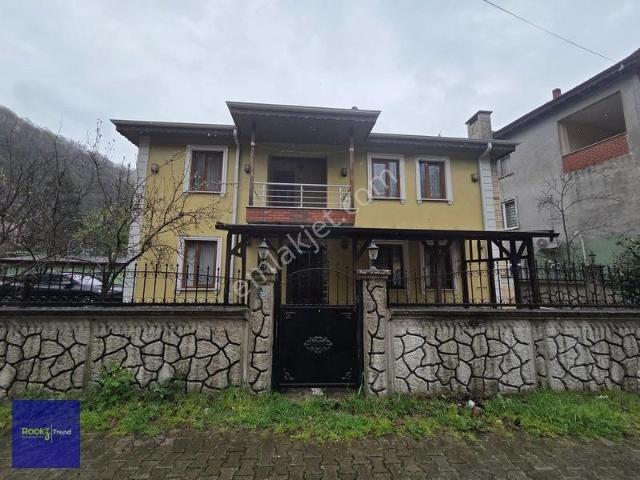Sakarya Geyve De Nehir Yanı, Dağ Manzaralı Satılık Villa