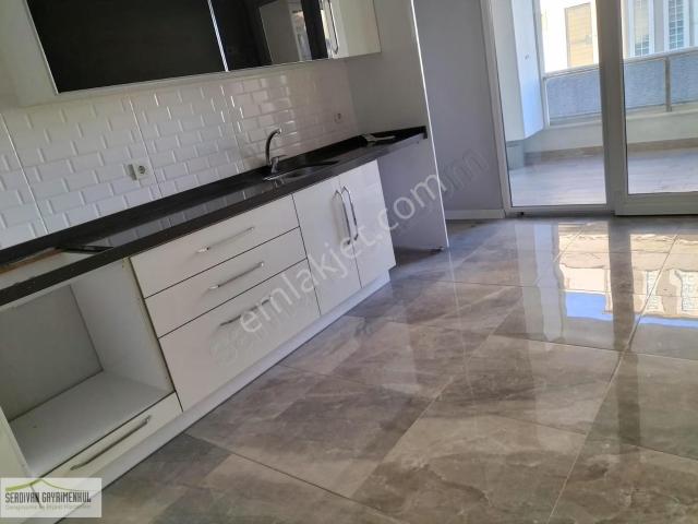 Sakarya Kuzey Terminali Civarı Geniş 3+1 Kiralık Daire.