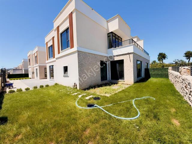 Sakarya Karapınar'da Satılık 4+1 Lüks Villa