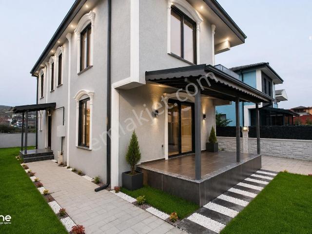 Sakarya Karasu Aziziye'de Tam Müstakil 4+1 Lüks Dubleks Villa