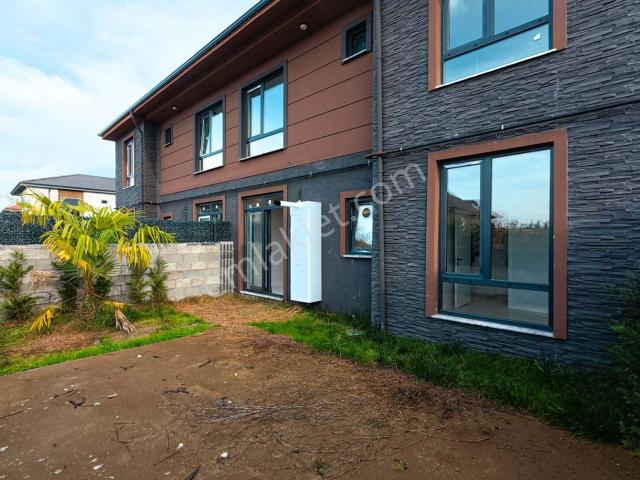 Sakarya Karasu Da Havuzlu Köşe Parsel 3+1 Villa