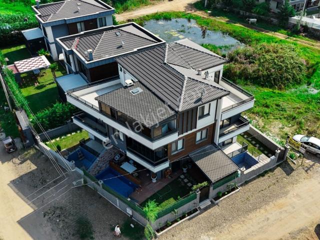 Sakarya Karasu Da Merkezde Havuzlu 3 Katlı Tripleks 3+1 Villa
