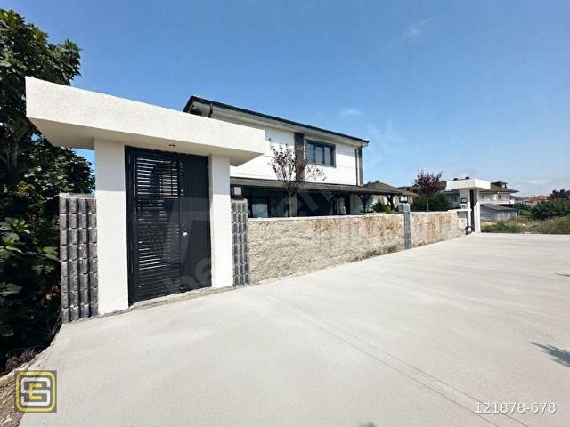 SAKARYA KARASU'DA MÜSTAKİL BAHÇELİ VE VERANDALI 2+1 100 M2 VİLLA