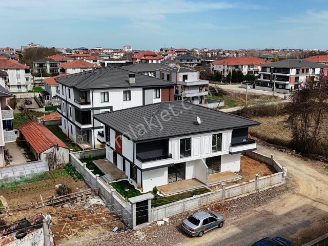 Sakarya Karasu'da Ailelere Özel Bahçeli 4+1 Satılık Villa