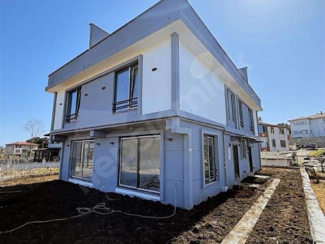 SAKARYA KARASUDA SATILIK MÜSTAKİL GİRİŞLİ GENİŞ BAHÇE TERASLI