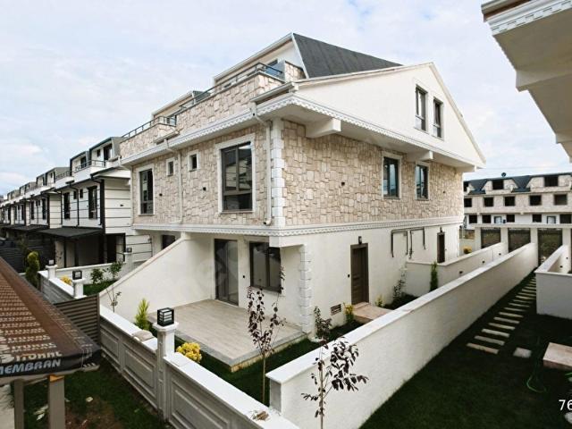 SAKARYA KOCAALİ DE GENİŞ BAHÇELİ UYGUN FİYAT ŞAHANE 3+1 VİLLA