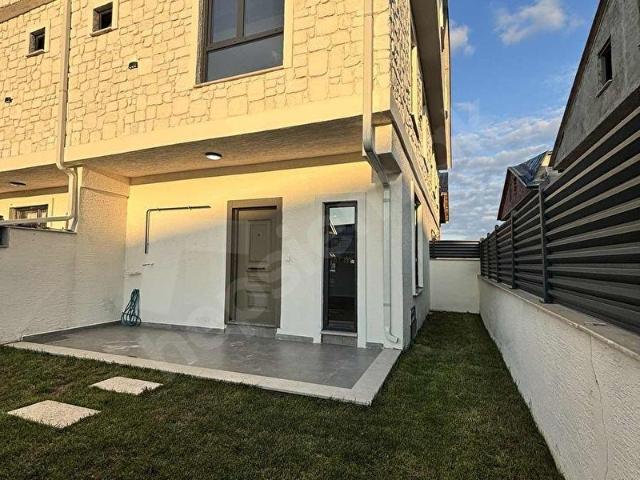 SAKARYA KOCAALİDE DENİZE 200 METRE ÖN CEPHE 3+1 VİLLA