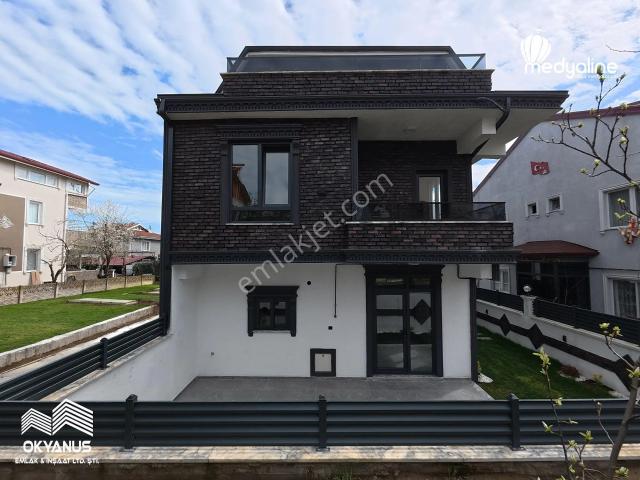 Sakarya Kocali De Yalı Mah De Geniş Bahçeli Zarif Ve Şık Satılık 3+1 Villa