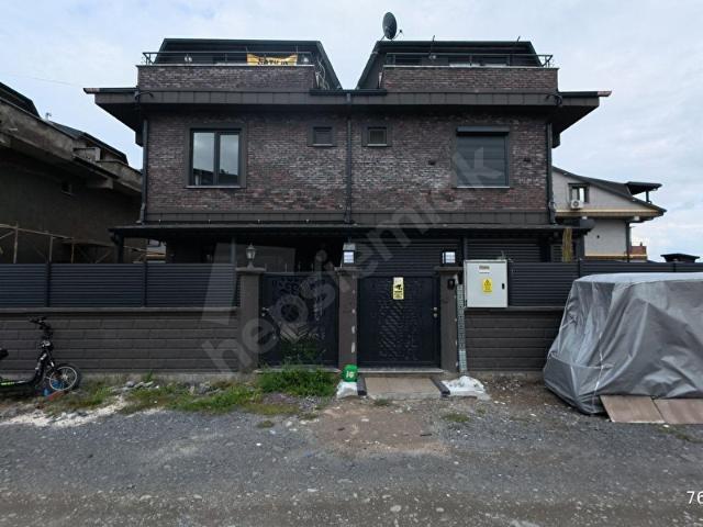 SAKARYA KOCALİ DE YAYLA MAH DE ÖN CEPHE BAHÇELİ ŞIK VE ZARİF MÜSTAKİL 3+1
