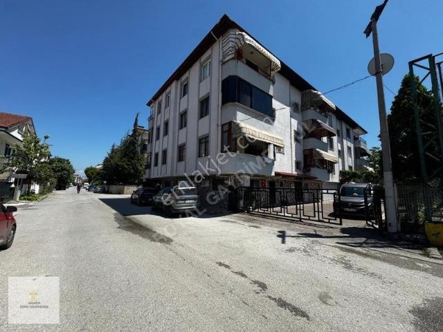 Sakarya Royal Gayrimenkul'den Görülmeye Değer Garajlı 3+1 Daire