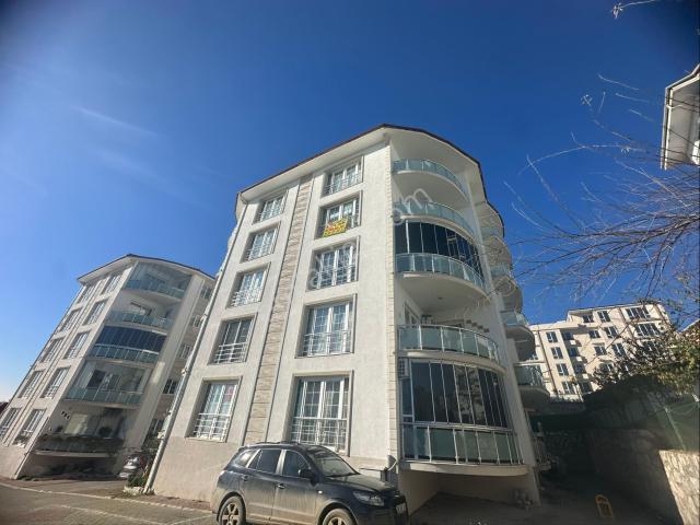 Sakarya Zümrüt Emlaktan Korucuk Mahallesinde 3+1 Eşyalı Sorunsuz Kiralık Daire
