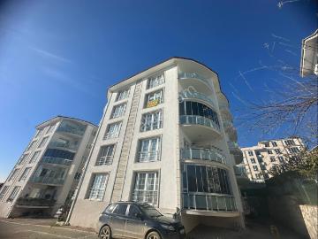 Sakarya Zümrüt Emlaktan Korucuk Mahallesinde 3+1 Eşyalı Sorunsuz Kiralık Daire