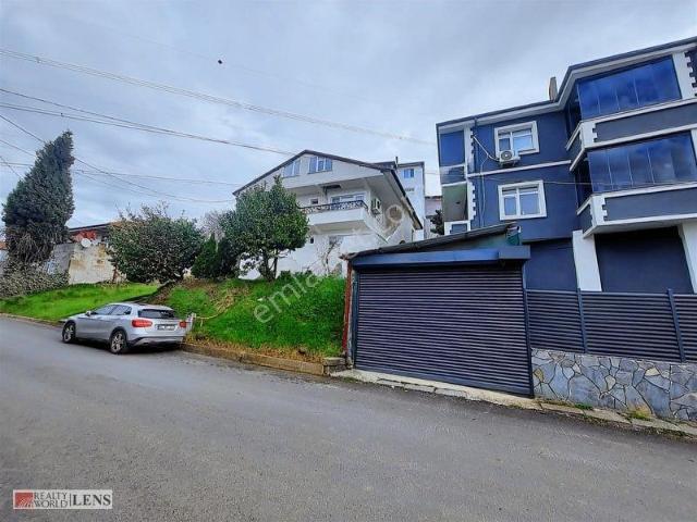 Sakaryada İçi Yenilenmiş 2 Daire 253 M2 Müstakil Arsa