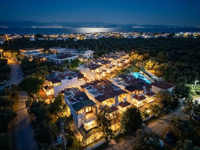 Saklı Cennet!yükselden Gürede Havuzlu Geniş Bahçe 3+1 Köşe Villa