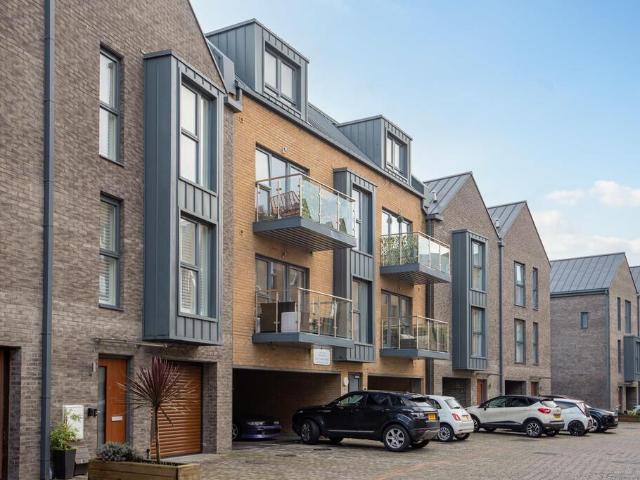 Salt Marsh Road, Shoreham by Sea BN43 2 bed apartment to rent £1,695 pcm £391 pw