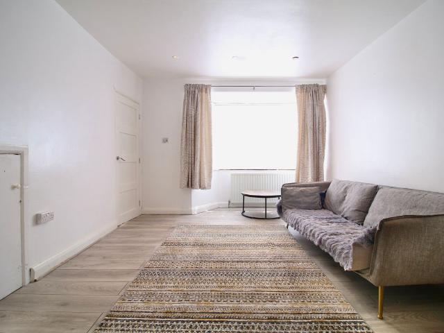Salt Hill Way, Slough SL1, 1 bed semi detached house to rent, £2,400 pcm | PrimeLocation