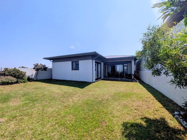 Salta Sibaya/Umdloti An estate designed for families Stepless home with a lovely sea views pet friendly! Available from January