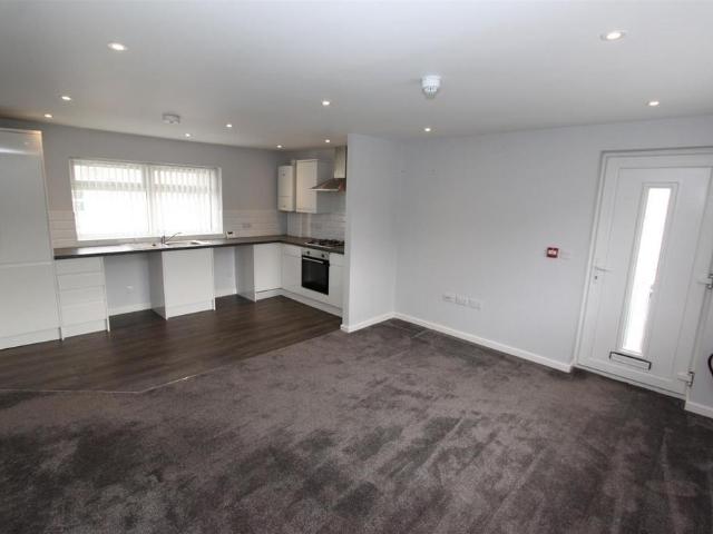 Saltash Road, Callington PL17 1 bed apartment to rent £750 pcm £173 pw