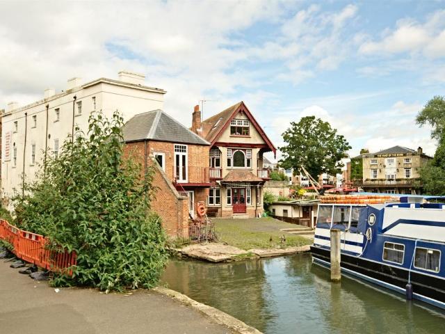Salter Brothers Yard, Folly Bridge OX1, 2 bed flat to rent, £1,750 pcm | PrimeLocation