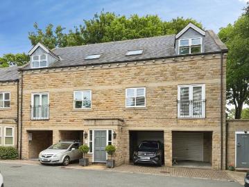 Salters Garden, Pudsey LS28, 2 bed flat to rent, £925 pcm | PrimeLocation