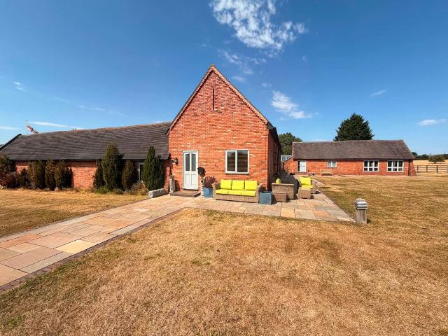 Salters Lane, Wootton Wawen B95, 3 bed barn conversion to rent, £2,495 pcm | PrimeLocation