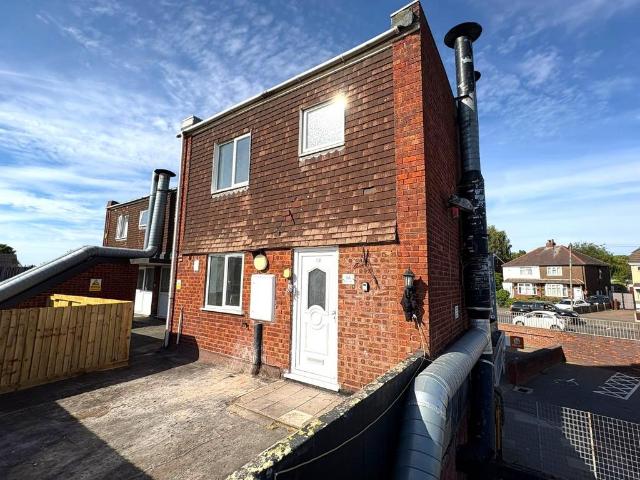 Salters Road, Walsall, West Midlands. 3 bed flat to rent £1,150 pcm £265 pw