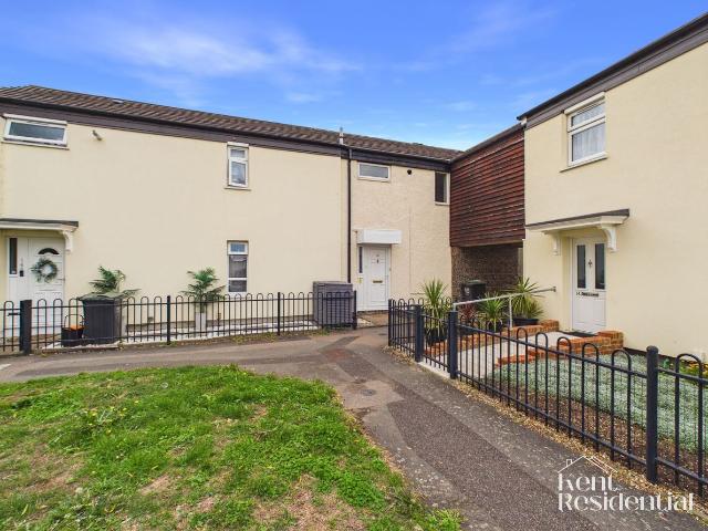 Saltings Road, Snodland ME6, 4 bed property to rent, £1,775 pcm | PrimeLocation