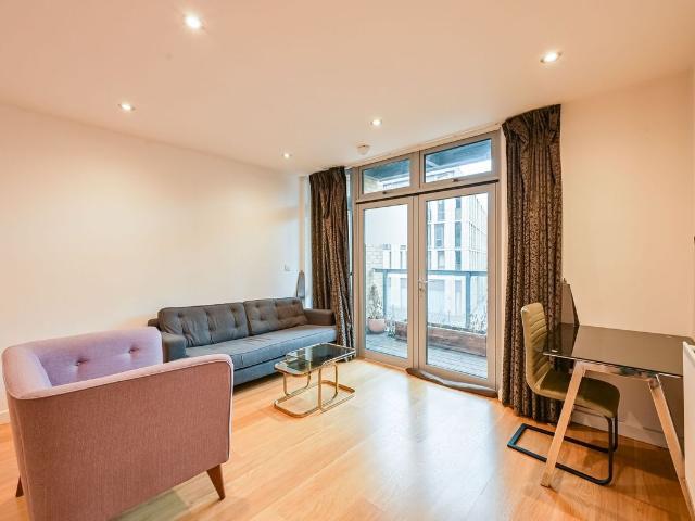 Salton Square E14, Limehouse, London, 2 bed flat to rent, £2,100 pcm | PrimeLocation