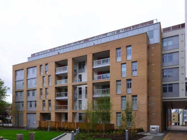 Salton Square, Limehouse E14, 1 bed flat to rent, £1,950 pcm | PrimeLocation