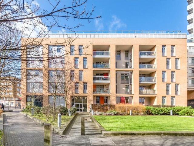 Salton Square, London E14, 1 bed flat to rent, £1,950 pcm | PrimeLocation