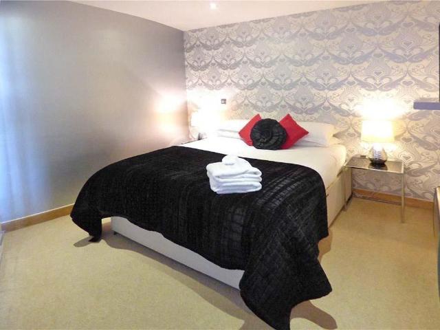 Salts Mill Road, Shipley, Bradford, BD17 Studio to rent £800 pcm £185 pw
