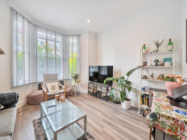 Saltram Crescent London W9 2 bed flat to rent £2,750 pcm £635 pw