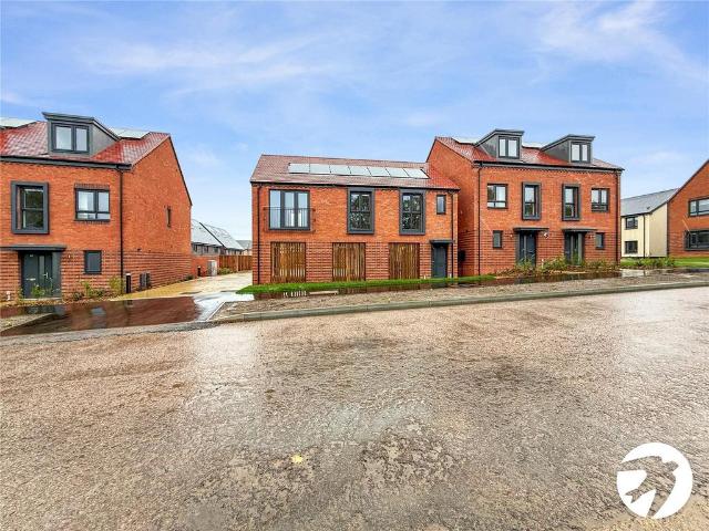 Saltwood Avenue, Greenhithe, Kent, DA9 2 bed coach house to rent £1,850 pcm £427 pw