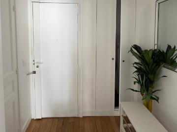 Salus 2 bedroom apartment in Trocadéro, Paris Amsterdam Apartments for Rent