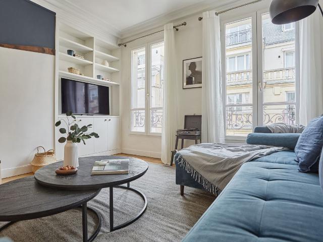 Salus 2 bedroom apartment in Trocadéro, Paris Amsterdam Apartments for Rent