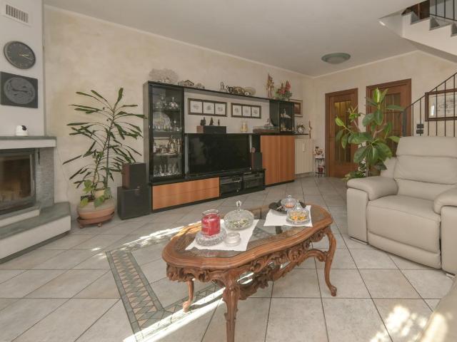 Salvo D´Acquisto Gerbole Zucca 8 5 vani 200mq