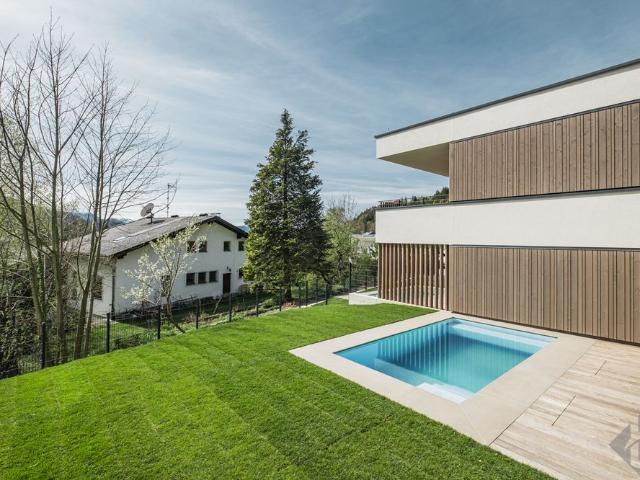 Salzburg / Heuberg: Modernes Reihenhaus in Ruhelage mit Garten & Pool