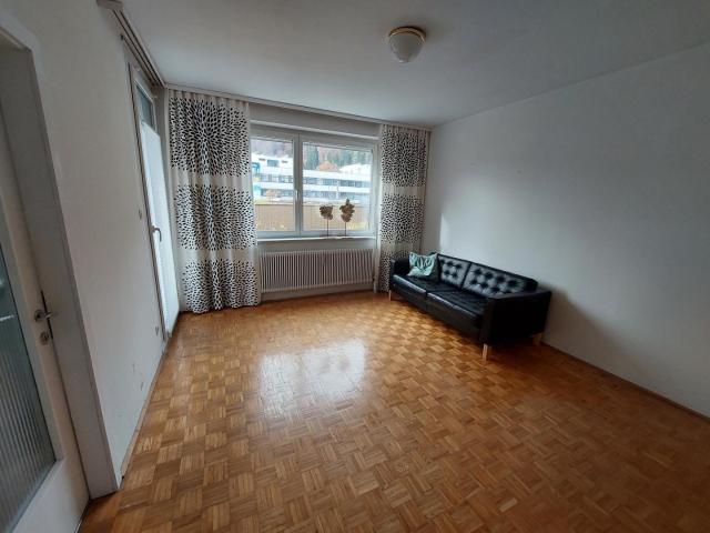 Salzburg Parsch: Sonnige 35 qm Garconniere, mit Lift, top Küche und Balkon