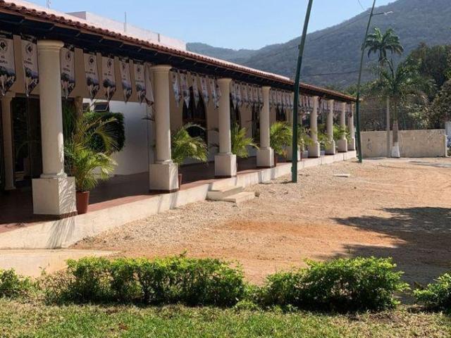 Sal?n para Eventos con amplio Jardin