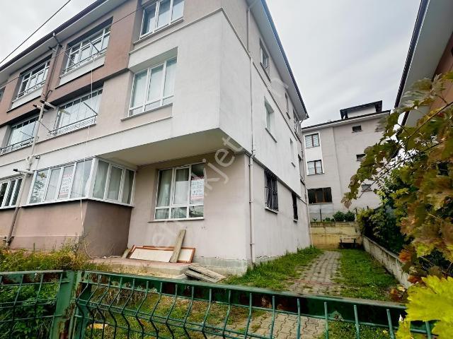 Salı Pazarı'nda Ayrı Mutfaklı Geniş Satılık 1+1 Daire